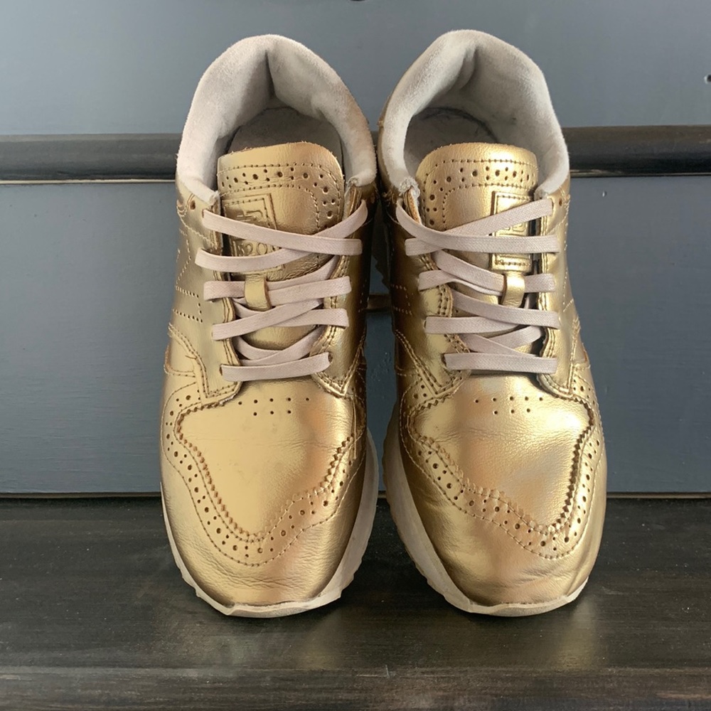 GOLD New Balance 520